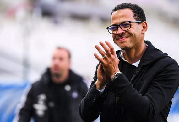 Rosenior siết kỷ luật Chelsea: Danh tiếng không còn là tấm vé đá chính